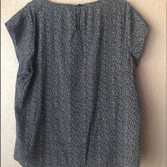 Chico’s cap sleeve top - Picture 2 of 3